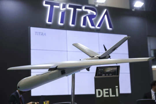 Một mẫu UAV kamikaze Deli của Titra Technology được trưng bày tại SAHA Expo ở Istanbul, Türkiye, ngày 25/10/2022. Ảnh AA