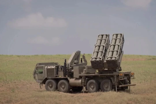 Hệ thống pháo phản lực – tên lửa chính xác PULS của quân đội Israel. Ảnh Elbit Systems.