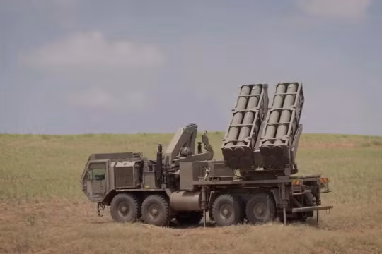 Hệ thống pháo phản lực – tên lửa chính xác PULS của quân đội Israel. Ảnh Elbit Systems.