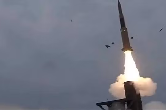 Phóng tên lửa đánh chặn tên lửa đạn đạo (L-SAM) tại thao trường Anheung. Ảnh Bộ Quốc phòng Hàn Quốc. 