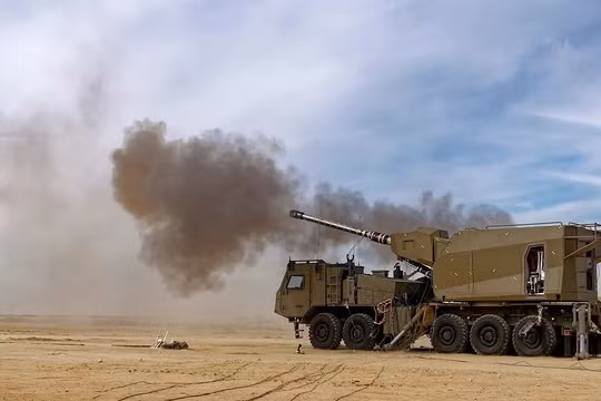 Hệ thống Rheinmetall và Elbit Pháo tự hành bánh lốp 155mm L52 tự động. Ảnh Military Leak