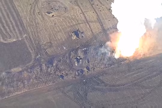 Iskander – M Nga phá hủy một hệ thống tên lửa phòng không S-300PS Ukraine. Ảnh video South Front