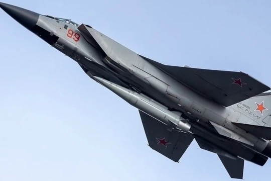 Máy bay tiêm kích hạng nặng MiG-31D, được cho là mang tên lửa chống vệ tinh. Ảnh Military Russia. 