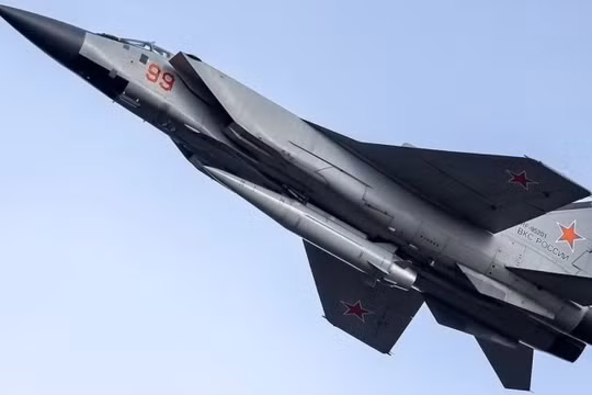 Máy bay tiêm kích hạng nặng MiG-31D, được cho là mang tên lửa chống vệ tinh. Ảnh Military Russia. 