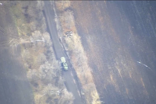 Pháo phản lực nhiệt áp TOS-2, có tầm bắn 24 km được triển khai ở Donbass. Ảnh Defense Blog.