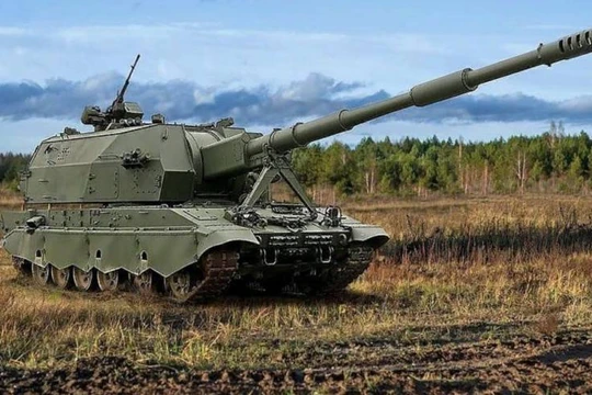 Pháo tự hành 2S35 "Coalition-SV" trên thực địa. Ảnh Topwar.