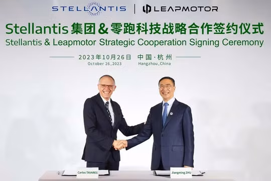 Lễ ký kết thỏa thuận đối tác liên doanh phát triển xe điện của Stellantis và Leapmotor. Ảnh Leapmotor