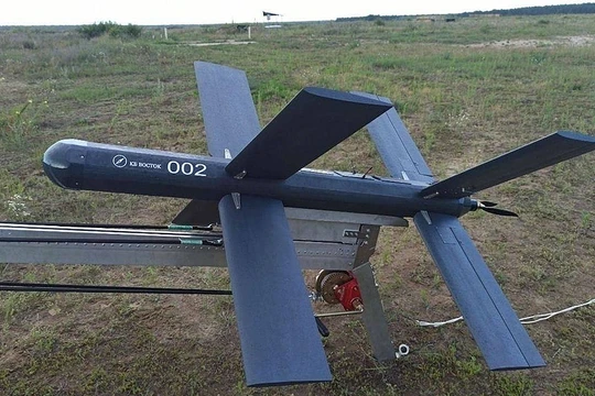 Máy bay không người lái (UAV) tự sát Dao mổ (Scalpel) do Cục thiết kế Vostok sản xuất. Ảnh TASS.