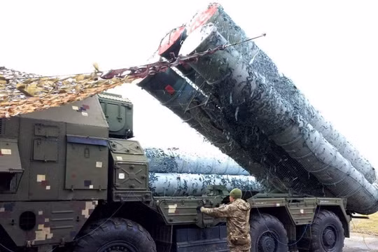 Xe vận chuyển - phóng tên lửa S-300 của Ukraine. Ảnh Military Ukraine. 