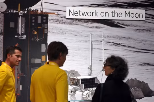 Nokia có kế hoạch triển khai mạng 4G trên Mặt trăng năm 2023. Ảnh CNBC.