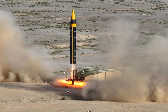 Khoramshahr 4 hoặc tên lửa đạn đạo Kheibar (Ảnh: Tasnim)