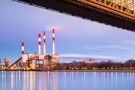 Nhà máy nhiệt điện ở New York sẽ được chuyển đổi thành trạm cung cấp điện gió ngoài khơi. Ảnh Electrek.