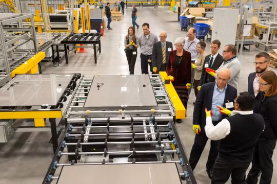 Sản xuất pin điện mặt trời tại Mỹ sẽ giảm khi thải và tiêu thụ năng lượng. Ảnh Electrek