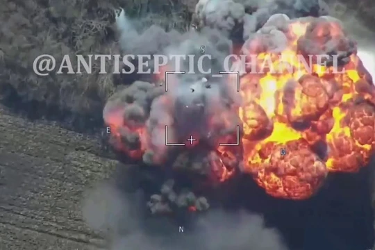 Quân đội Nga, sử dụng UAV tự sát Lancet-3 phá hủy, phá hỏng hàng loạt lựu pháo của lực lượng vũ trang Ukraine. Ảnh, Video: South Front. 