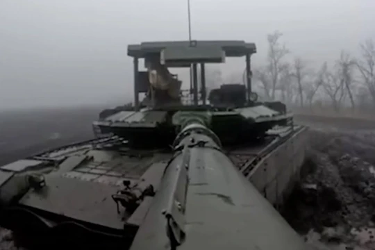 T-80BVM của Quân đội Nga tại Zaporozhye vào tháng 1. Ảnh Military Watch