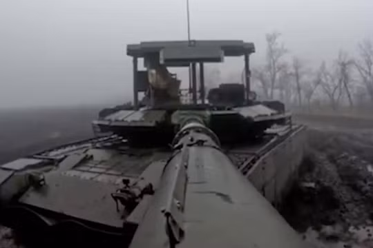 T-80BVM của Quân đội Nga tại Zaporozhye vào tháng 1. Ảnh Military Watch