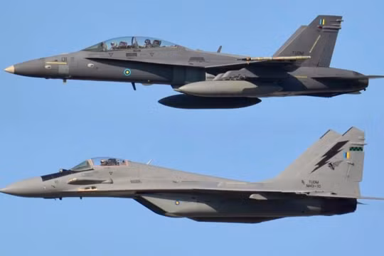 Tiêm kích đa năng F/A-18 Super Hornet và MiG-29 của Ukraine. Ảnh Military Watch