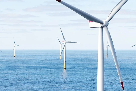 Cột trụ và đế tháp điện gió ngoài khơi được làm từ thép độ bền cao. Ảnh Electrek