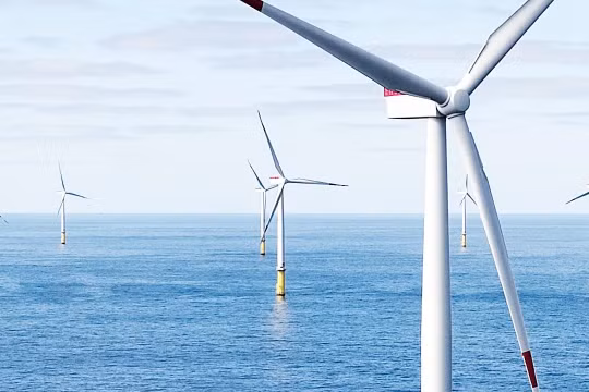 Cột trụ và đế tháp điện gió ngoài khơi được làm từ thép độ bền cao. Ảnh Electrek