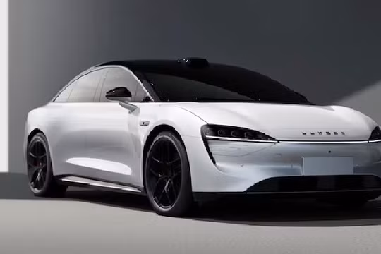 Nguyên mẫu xe Luxeed S7 sắp ra mắt trong năm 2023 của Huawei và Cherry. Ảnh InsideEVs