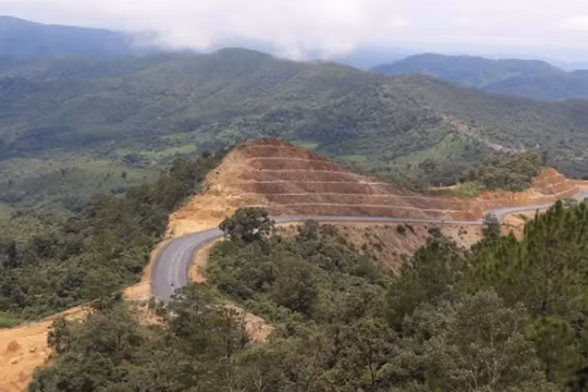 Tuyến đường dẫn đến khu trang trại điện gió Lào. Ảnh Electrek