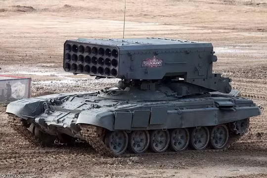 Pháo phản lực nhiệt áp TOS-1A do Nga sản xuất tại Triển lãm Quân đội 2021 được tổ chức gần Moscow. Ảnh Vitaly Kuzmin