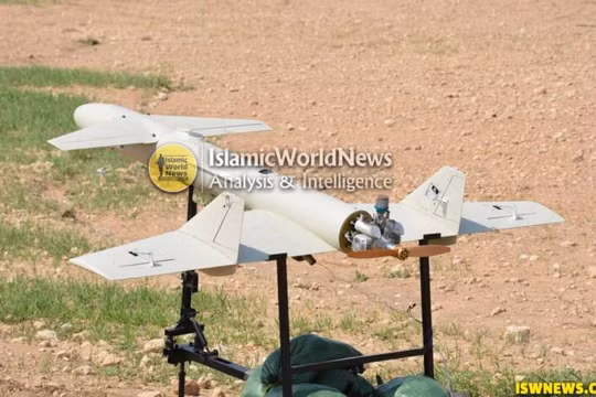 Máy bay không người lái tự sát của nhóm Liwa Al-Ghalibun. Ảnh video IWN.
