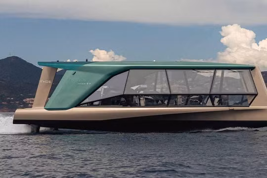 Xuồng du lịch cánh ngầm sang trọng, hiện đại Icon của hãng BMW. Ảnh BMW