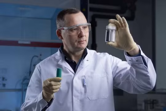 TS Oleksandr Dolotko, tác giả chính của báo cáo khoa học tiến hành nghiên cứu tại Viện IAM-ESS và HIU.Ảnh: Amadeus Bramsiepe, KIT