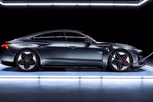 Đồ họa máy tính xe thể thao Audi RS6 sedan. Ảnh Audi