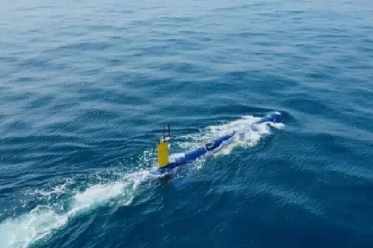 Tàu ngầm đa nhiệm không người lái (AUV) có tên là BlueWhale do công ty IAI sản xuất. Ảnh Naval News