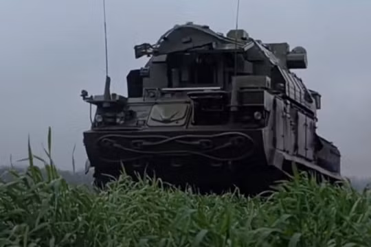 Tổ hợp tên lửa phòng không tầm ngắn Tor-M2. Ảnh South Front.