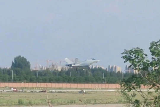 Máy bay J-35 không quân Hải quân Trung Quốc bay thử nghiệm. Ảnh Weibo