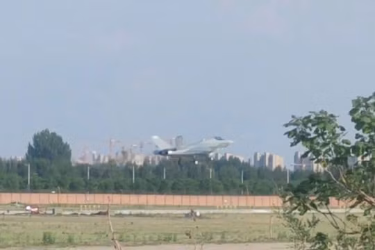 Máy bay J-35 không quân Hải quân Trung Quốc bay thử nghiệm. Ảnh Weibo