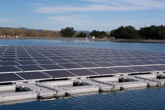 Mảng pin điện mặt trời của công ty Mỹ Noria Energy. Ảnh Noria Energy.