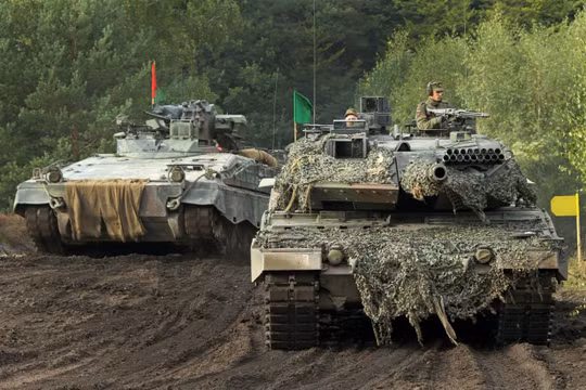 Xe tăng Leopard-2 và xe thiết giáp Marder. Ảnh minh họa Military Ukraine. 