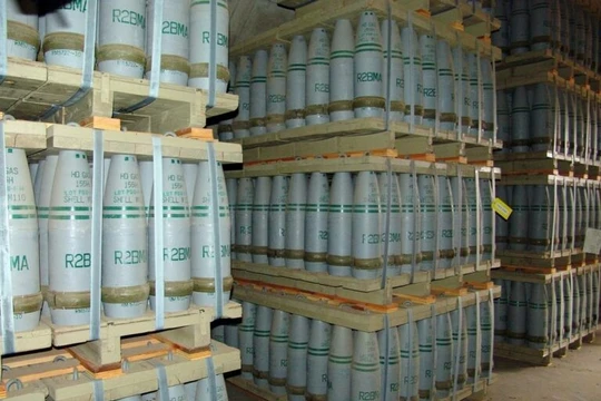 Kho đạn chùm DM632 155 mm. Ảnh South Front.