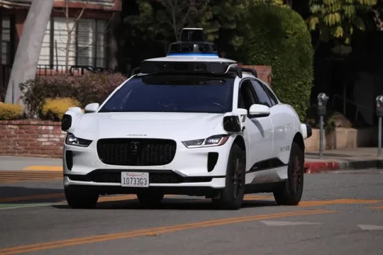 Xe điện Jaguar I-PACE được trang bị công nghệ tự lái hoàn toàn Waymo ở Santa Monica, California, ngày 21/ 2/2023. Ảnh CNBC