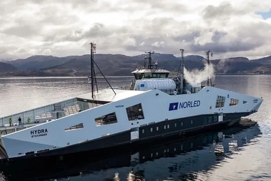 MF Hydra, phà chạy bằng nhiên liệu hydro đầu tiên trên thế giới đi vào hoạt động ở Na Uy. Ảnh Engineering Interesting.