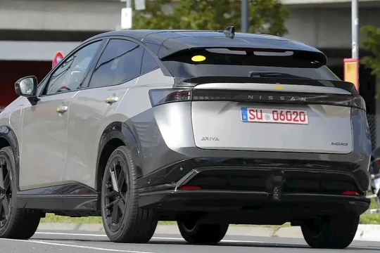 Mẫu xe điện Nissan-Ariya-Nismo, thử nghiệm trong khu phức hợp đua xe Nurburgring, Đức. Ảnh Auto Express.