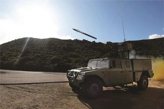 Xe cơ giới gắn trạm phóng tên lửa phòng không Mistral-3. Ảnh Army Recognition