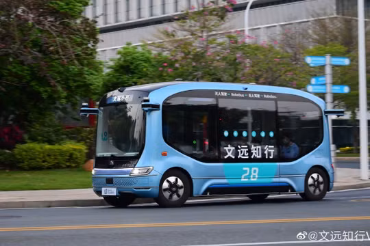 Xe bus tự hành robobus của công ty khởi nghiệp WeRide. Ảnh minh họa SCMP