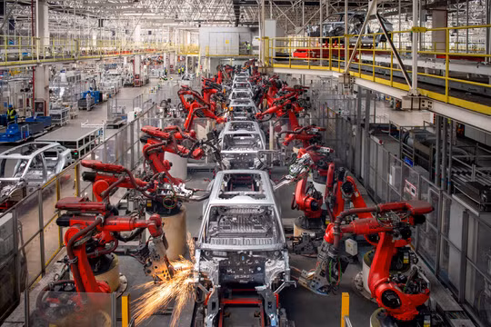 Dây chuyền sản xuất xe điện của Leapmotor tại một nhà máy ở Kim Hoa, tỉnh Chiết Giang, Trung Quốc, ngày 26/4/2023. Ảnh China Daily/Reuters/File photo Acquire Licensing Rights