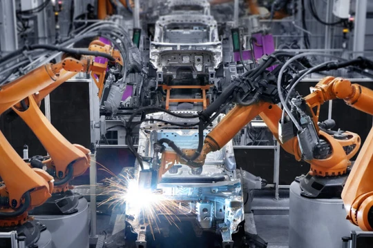 Hệ thống robot trong dây chuyền sản xuất ô tô. Ảnh minh họa Shutterstock
