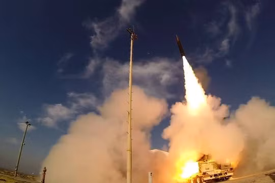 Phòng không Israel phóng tên lửa đánh chặn Arrow-3. Ảnh Army Recognition.