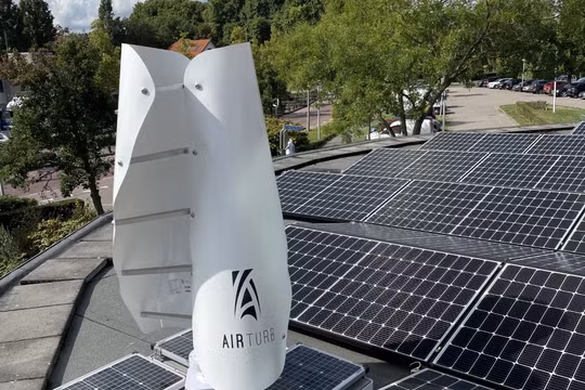 Hệ thống điện gió - mặt trời 500 W của công ty Airturb. Airturb.