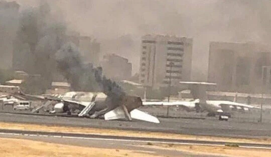 Giao chiến diễn ra ở sân bay Quốc tế Khartoum. Ảnh Video South Front.
