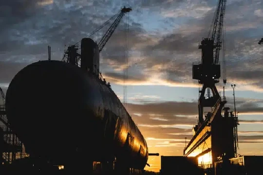 Tàu ngầm tấn công lớp Virginia Massachusetts (SSN 798) được hạ thủy xuống sông James tại nhà máy đóng tàu Newport News. Ảnh Naval News