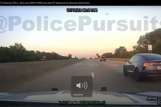 Cảnh sát bang Arkansas truy đuổi chiếc EV Tesla Model Y. Ảnh video Police Pursuits.