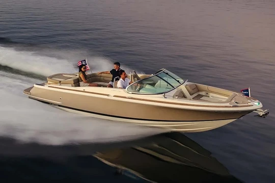 Xuồng máy chạy điện thể thao – du lịch Launch 25 GTe. Ảnh Electrek